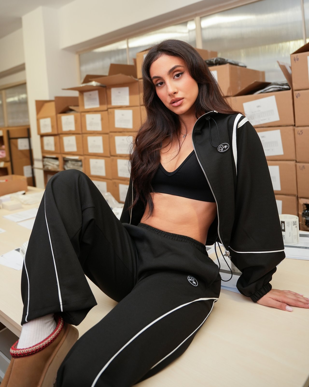 Straight line sweatpants - Black - Image 6