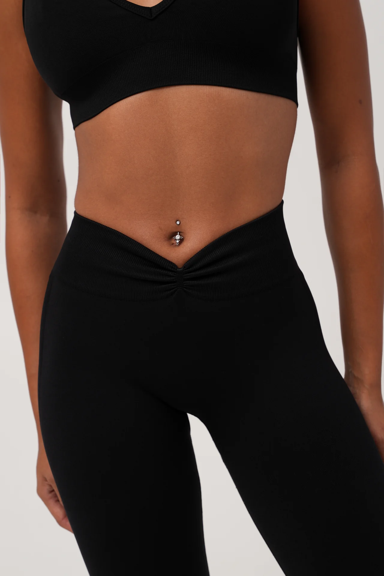 V-Shape front legging - Black - Image 2