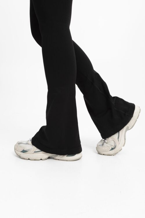 Seamless flared leggings - Black - Image 6